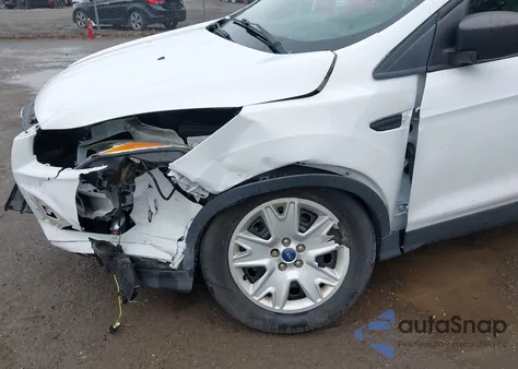 2015 Ford Escape S z USA, uszkodzony, nr VIN 1FMCU0F76FUA09224